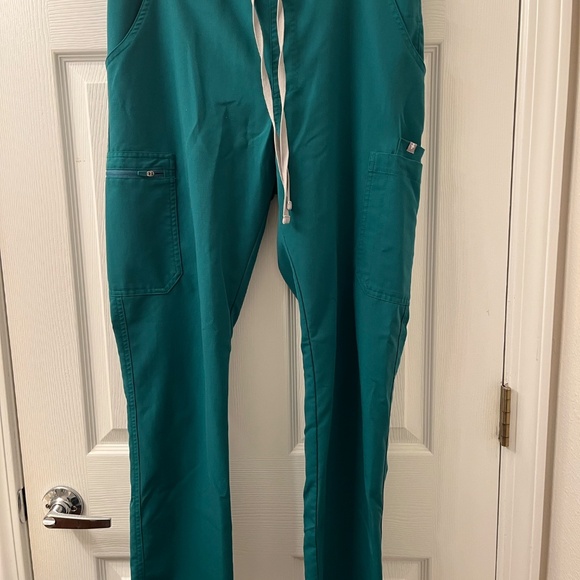 Figs Hunter Green Set, S Catarina top M yola pants - Picture 5 of 6